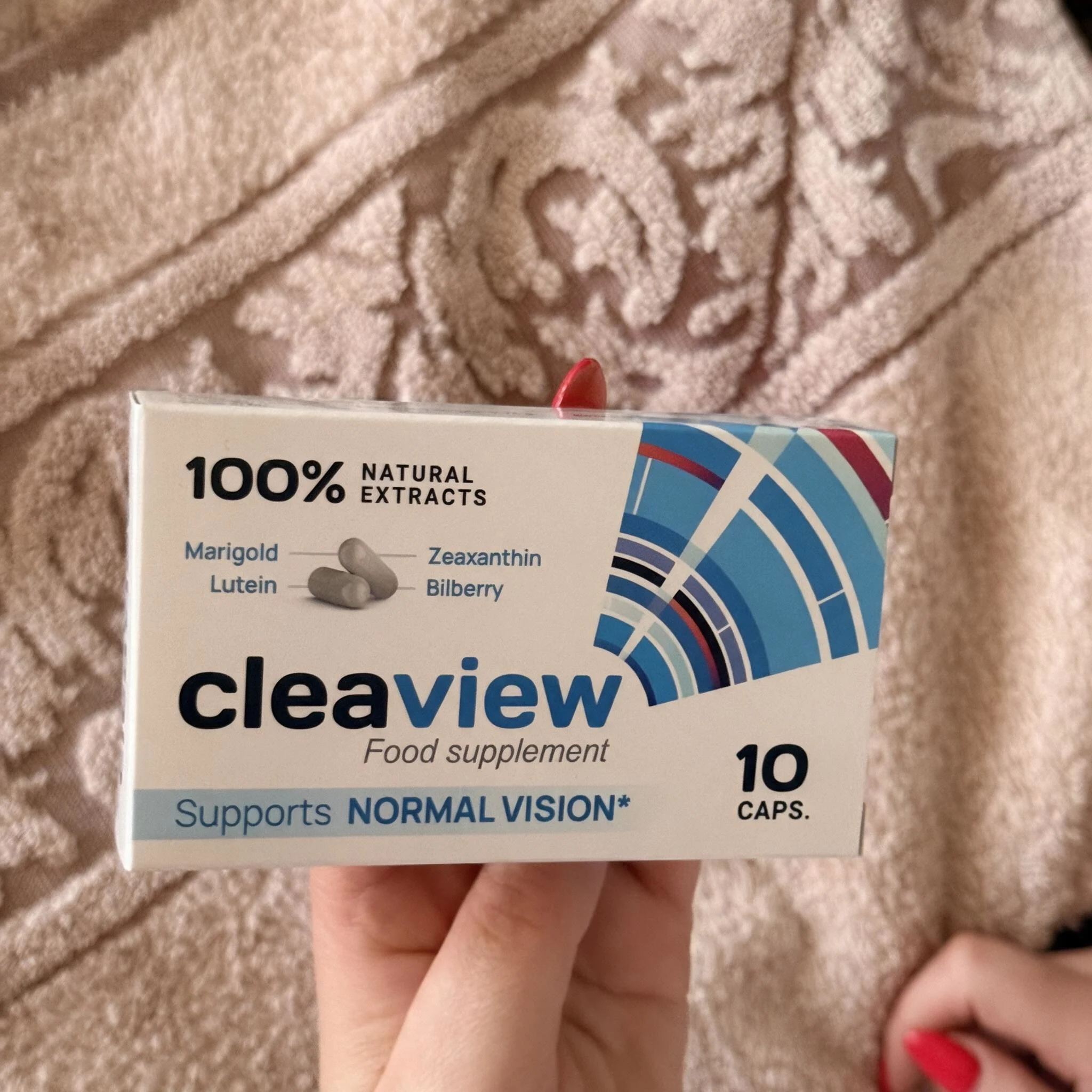 Laura con su estuche de Cleaview en Málaga